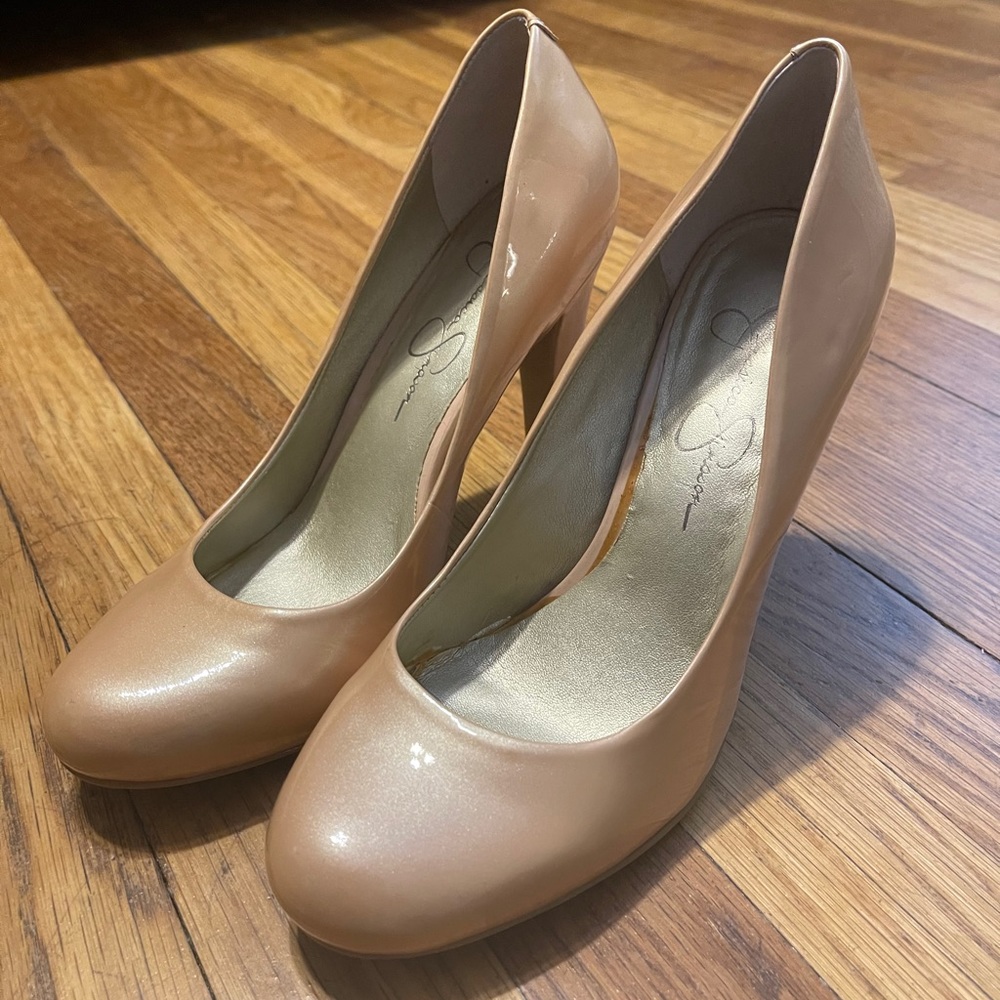 Jessica Simpson Powder Pearlized Patent Pump